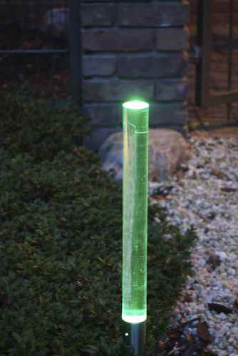 Acryl leuchtet grün durch Farbfilter