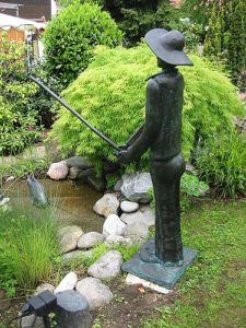 Figur eines Anglers Ideal für Reich und Garten. Hergestellt