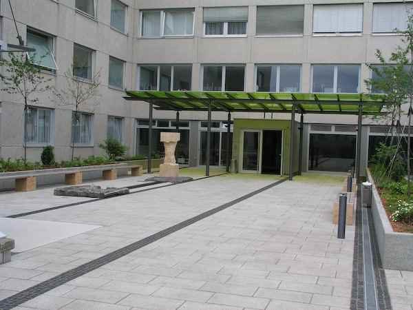 Brunnenanlage mit Bänke