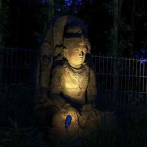 Buddhafigur nachts anstrahlen