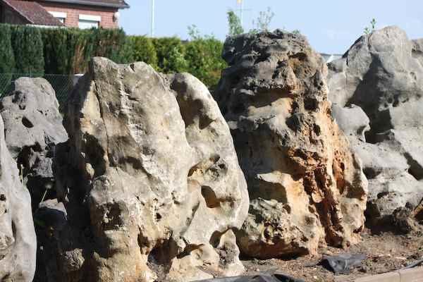 große Felsen im Garten