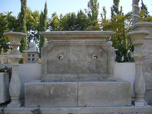 Großer stehender Wandbrunnen Garten Antik Naturstein