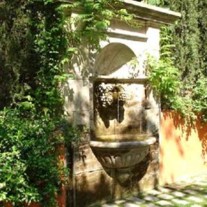 Großer stilvoller Antik Garten Außen Mauer Wandbrunnen aus Naturstein