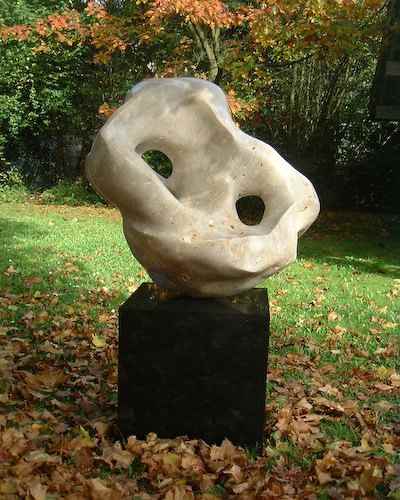 Kunst Skulptur außen Garten Kalkstein