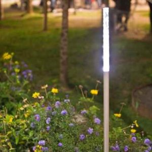 Lichtstele im Garten