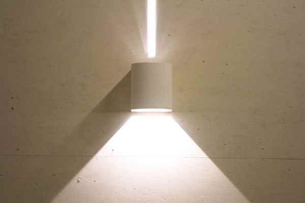 Lichtlanze oben Kegel unten