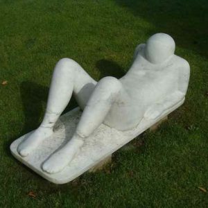 Mensch liegend Marmor Skulptur