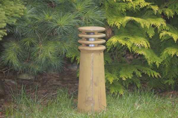 Rusty Gartenleuchte auf Rasen