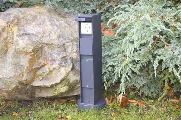 schwarze Garten Steckdosensäule Bega