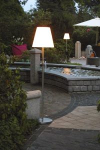 Wetterfeste mobile Außenleuchte für Licht im Garten +Terra