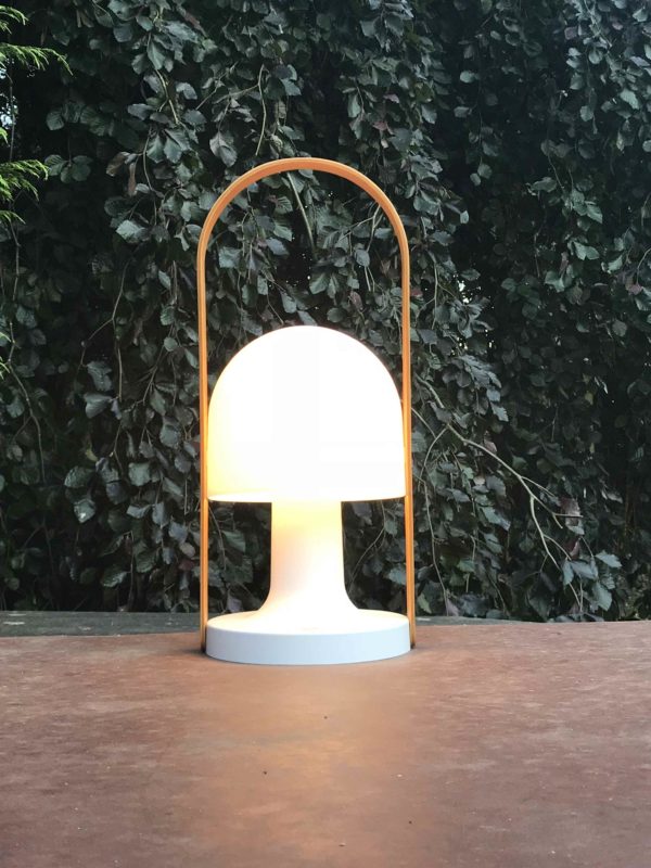 Große Akku Tischlampe