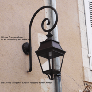Stilvolle Außenlampe geeignet für Hausecke