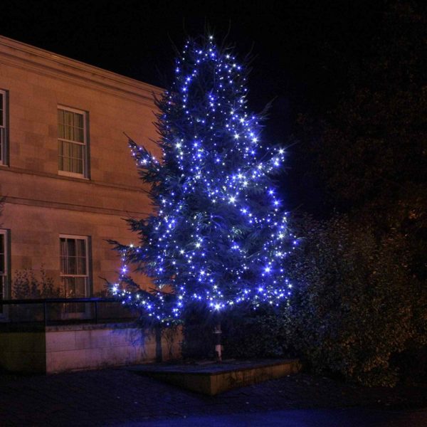 Weihnachtsbaum beleuchten