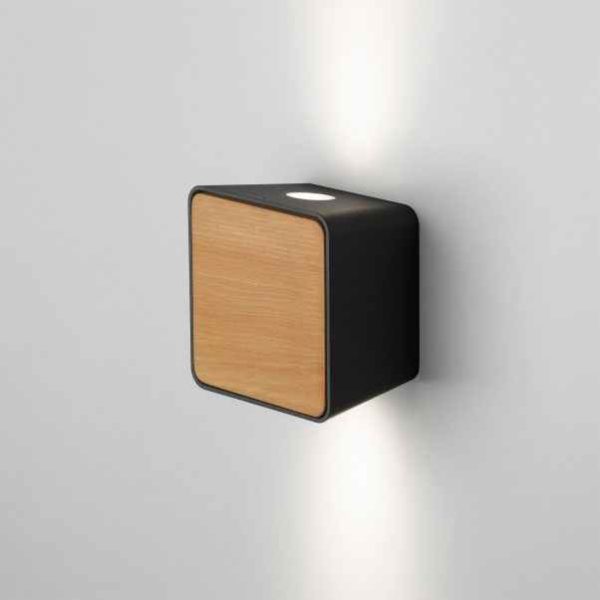 Kleine moderne LED Iroko Holz Wandlampe außen