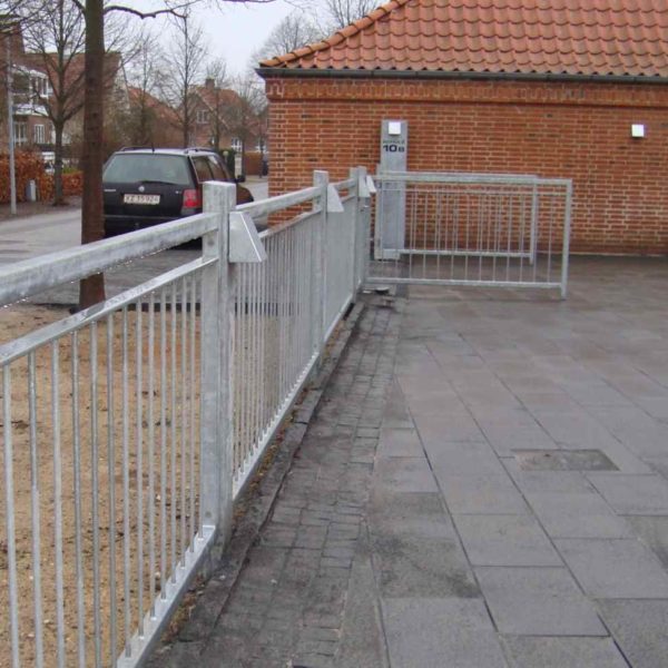 Verzinkten Zaun beleuchten