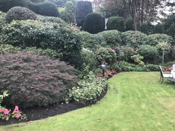 Beispiel einer Gartenleuchte passend zur Bepflanzung