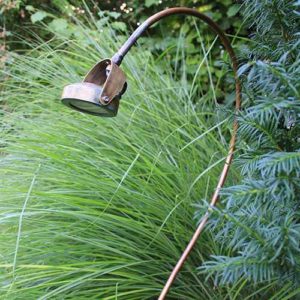 Indirekte Gartenbeleuchtung mit schwenkbaren Kupfer Spießleuchten