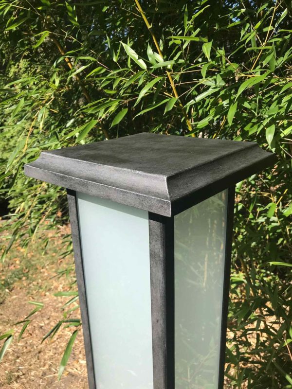 Mediterrane Gartenleuchte Lichtsäule Detail