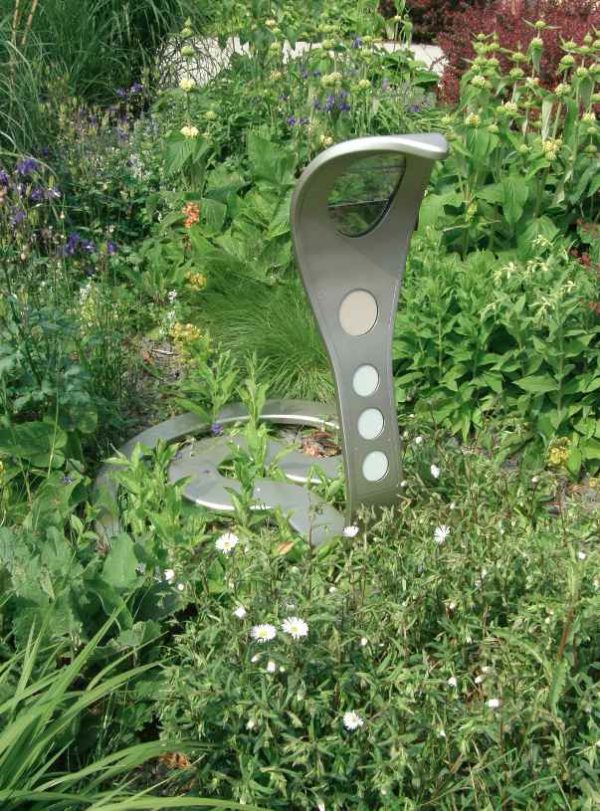 Exklusive Kobra Außenleuchte im Garten