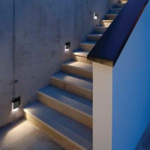 Moderne Treppenanlage außen beleuchten