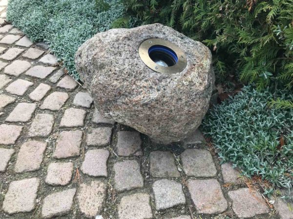 Natursteinleuchte für Baumanstrahlungen