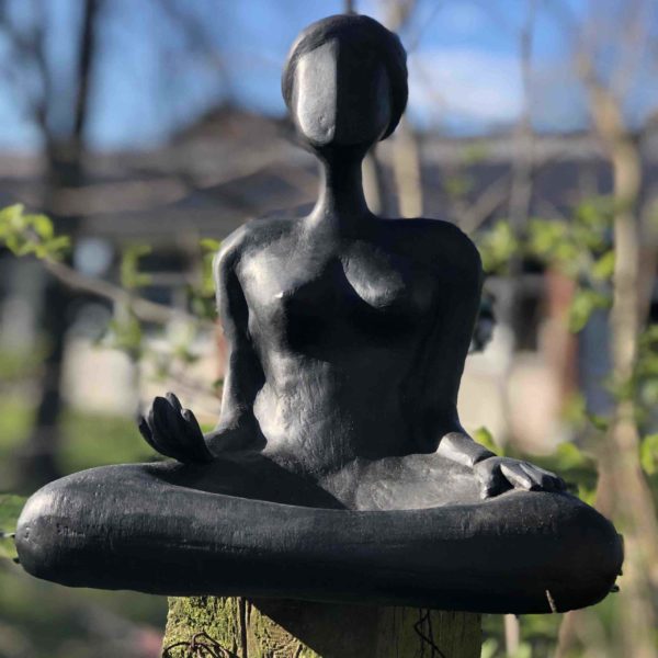 Meditation Frauen Skulptur