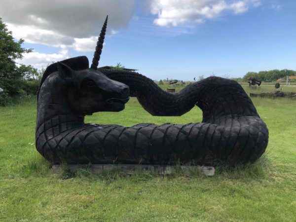 Einhorn Kunst Skulptur für außen aus Holz