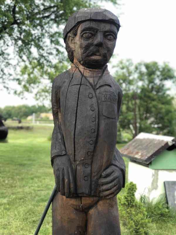 Große Skulpturen aus Holz gefertigt nach Kundenwunsch