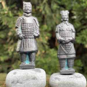 Terrakotta Armee Kupfer Gartenfiguren auf Stein