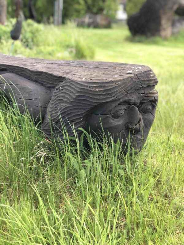 Exklusive Gartenbänke Skulpturen aus Holz