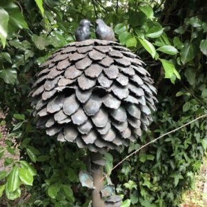 Alter origineller Kupferbrunnen für den Garten