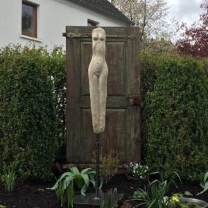 Stilvolle Erotik Gartenskulptur aus Beton