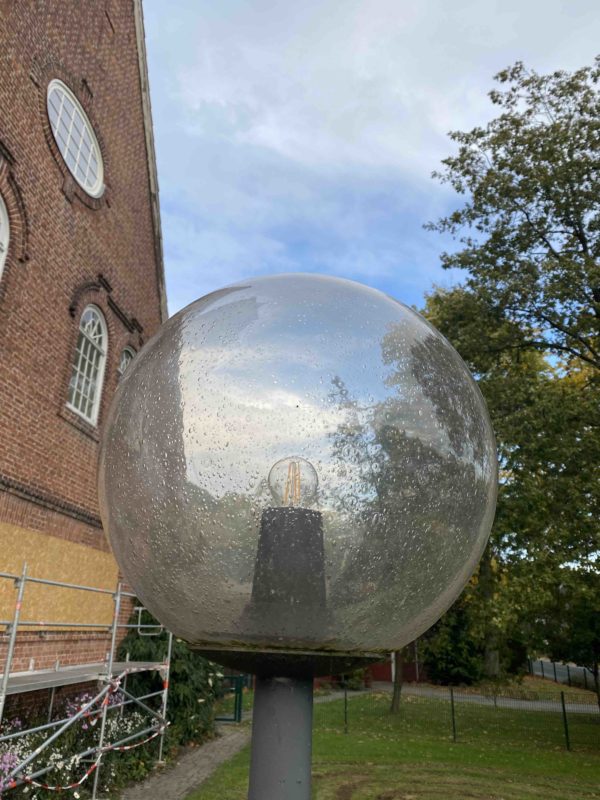 Hier die Kugel Außenleuchte mit dem neuen Ersatzglas