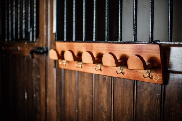Schöner 5 fach Trensenhalter aus Holz