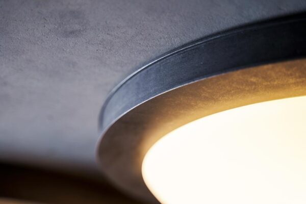 Große runde Deckenlampe für außen Detail