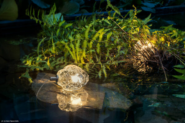 Kleine Glas Kristall Außenlampen am Teich