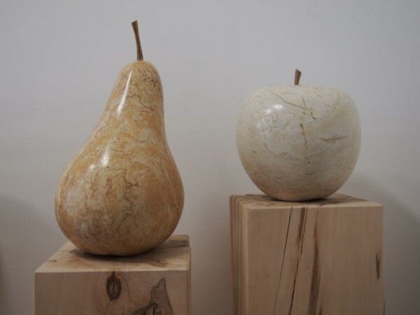 Künstlerische Frucht Skulpturen Birne Apfel aus echtem Stein