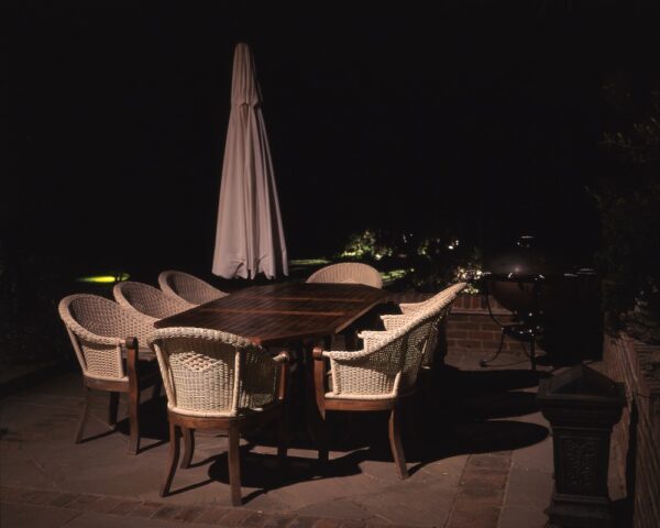Terrasse ausgeleuchtet vom Baum aus