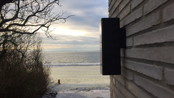 Schöne solide moderne Außenwandleuchte