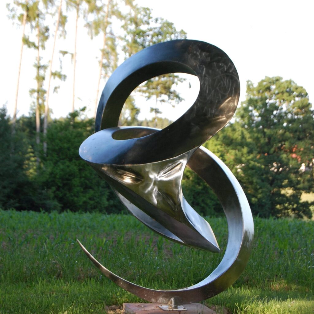 Garten Skulptur aus Edelstahl 133cm mit einzigartigem Design