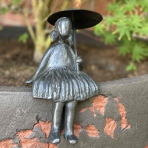 Kleine Garten Figur Skulptur Lady