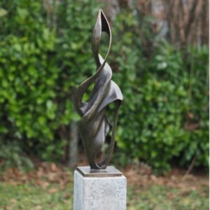 Abstrakte Gartenfigur aus Bronze