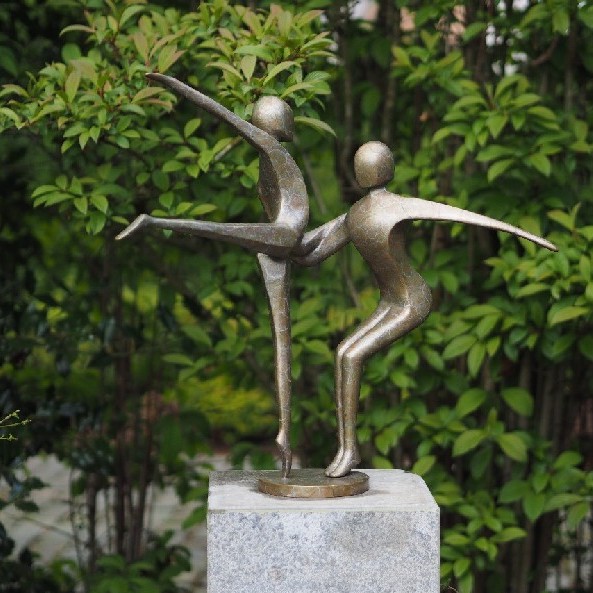 Skulptur tanzendes Pärchen aus Bronze