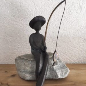 Angler Figur sitzend