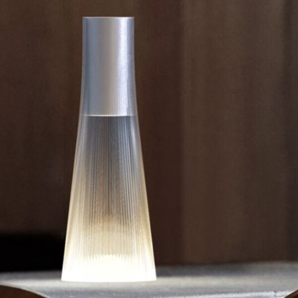 Elegante moderne Akku Tischleuchte