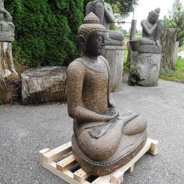 Großer eindrucksvoller Gartenbuddha