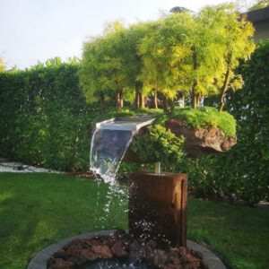 Luxus Gartenwasserfall mit Bonsai