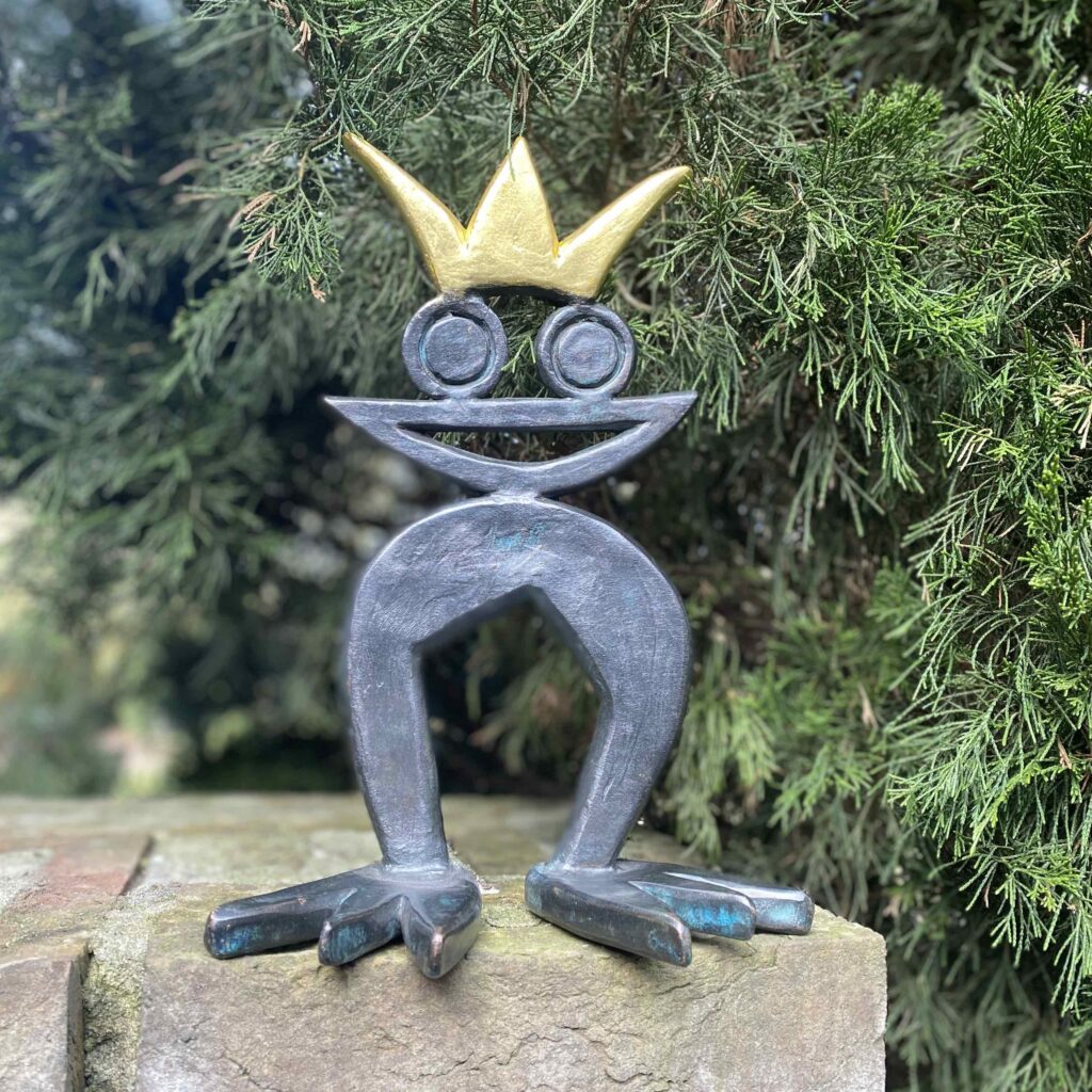 Der Froschkonig Im Garten Metallene Dekoration Fur Marchenhafte Momente