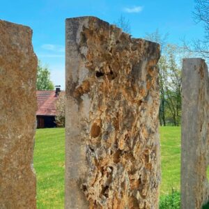 Kunstvolle Sichtschutz Mauern aus Naturstein