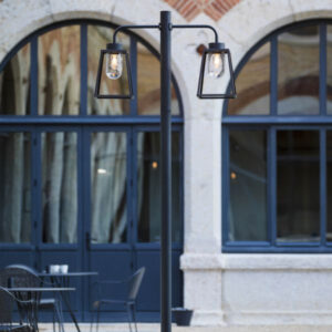Moderne Stehleuchten für die Restaurant Terrasse